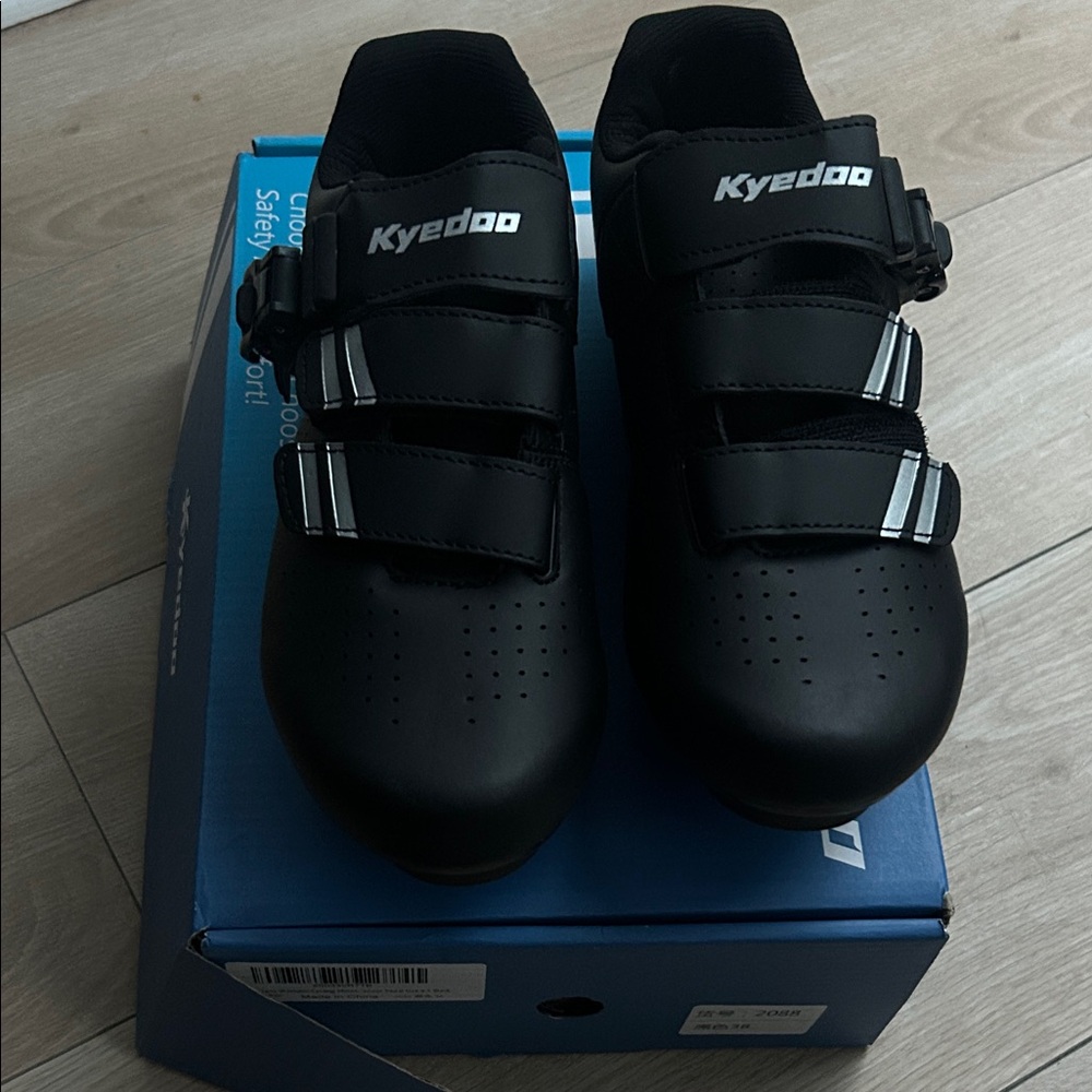 Cycling shoes
